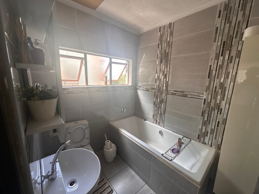 3 Bedroom Property for Sale in Kosmos Ridge North West